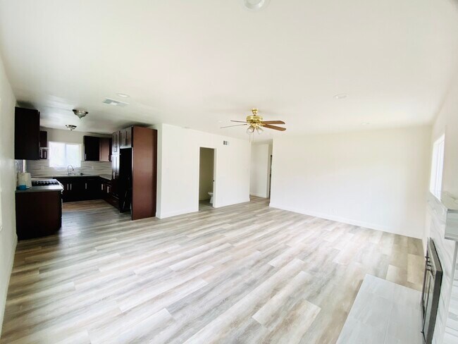 Building Photo - 3204 W Stonybrook Dr
