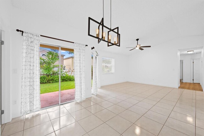 Foto del edificio - 9953 NW 9th Ct