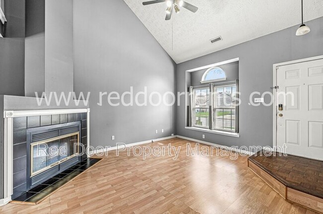 Foto del edificio - 1522 Lake Point Ln N