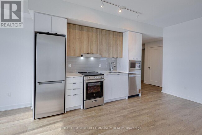 Building Photo - 5105 Hurontario St
