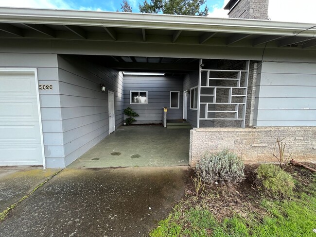 Building Photo - Wonderful Refurbished home in Concordia Ne...