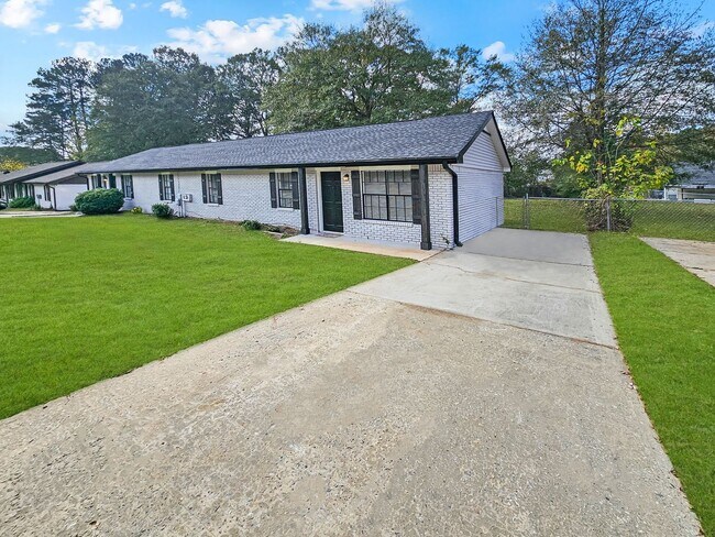 Building Photo - Charming 3-Bedroom, 1.5-Bath Duplex in Riverdale - Housing Vouchers Accepted