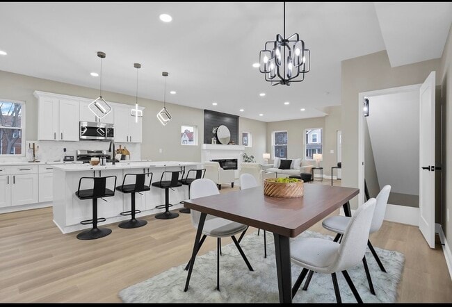 Building Photo - 555 Lilley Ave