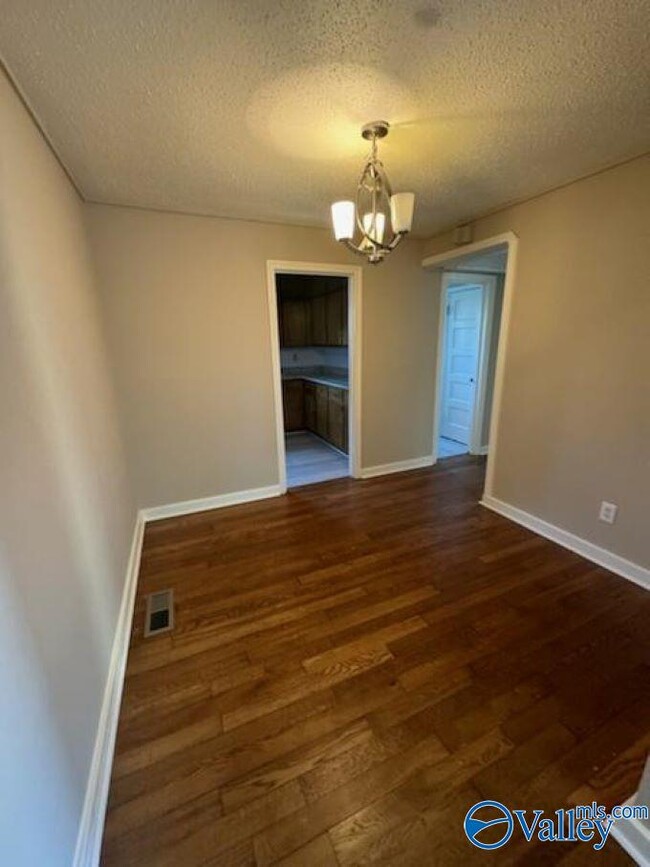 Foto del edificio - 3902 Birch Ave SW