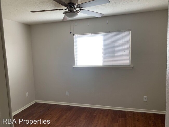 Foto del edificio - 5317-5319 William Holland Ave