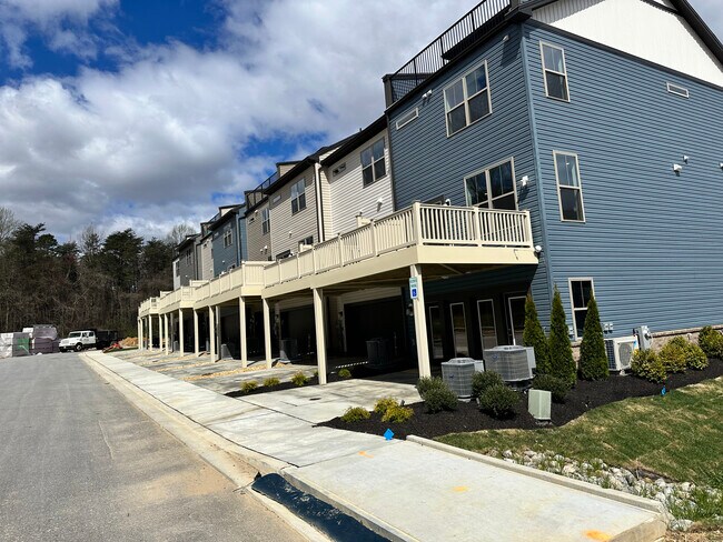 Building Photo - 341 Alluvium Dr