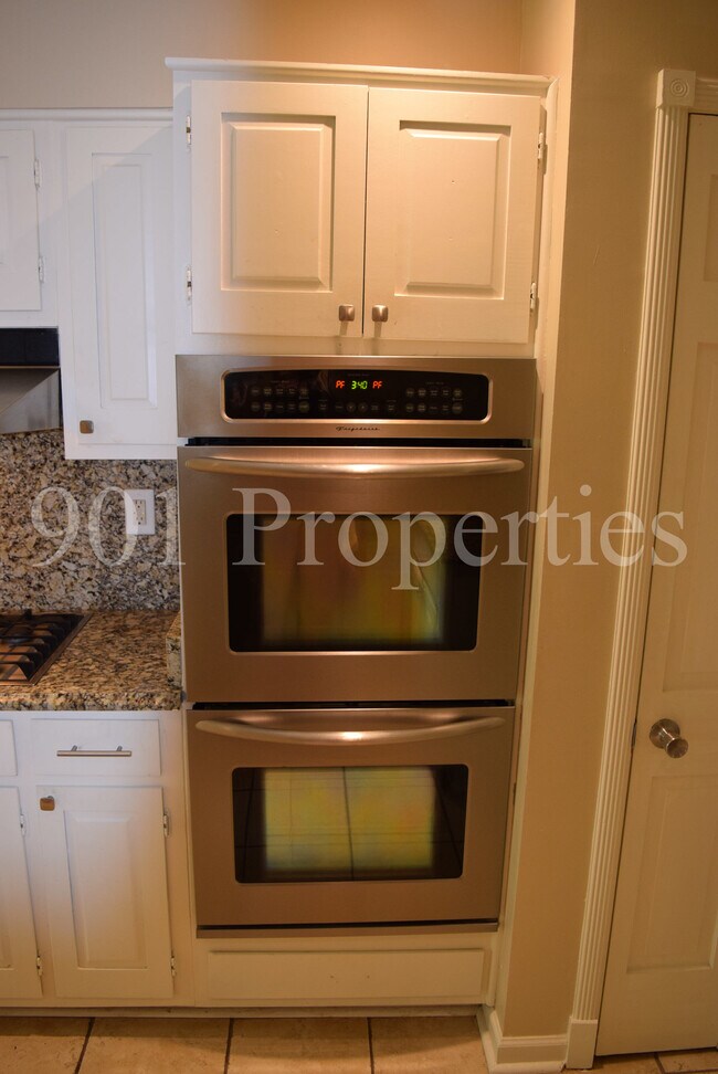 Building Photo - 8161 Pine Valley Ln
