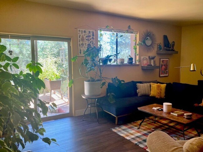 Building Photo - 15513 Green Way Pl