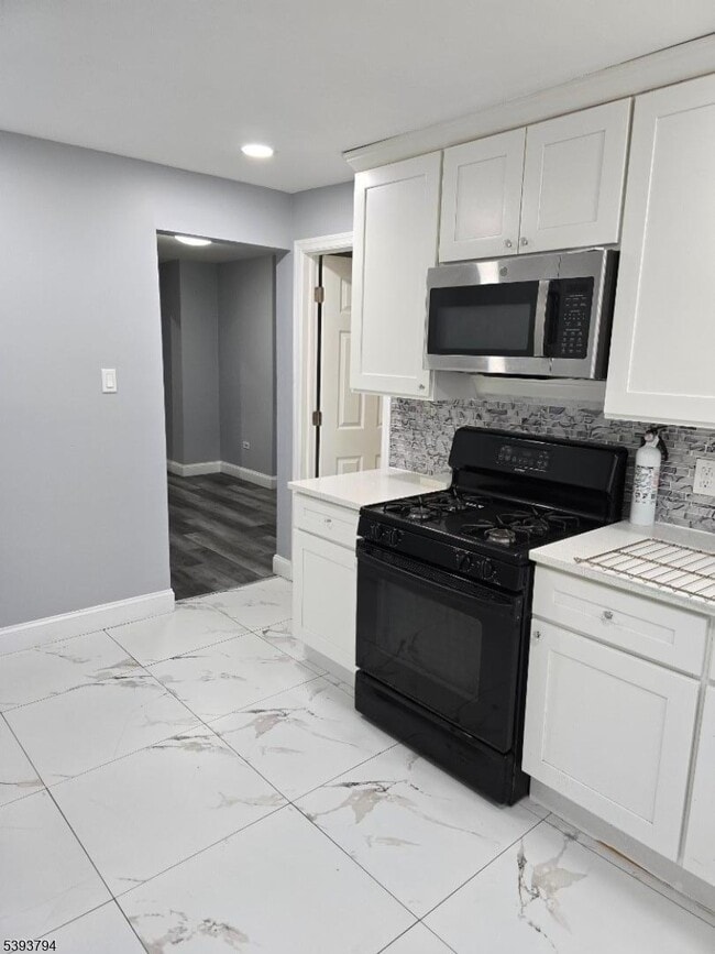 Building Photo - 140 Wakeman Ave