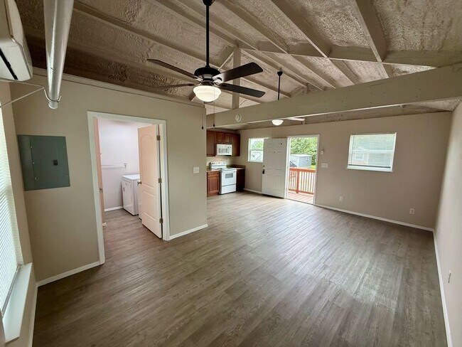 Foto del edificio - 12198 Farm to Market Rd 730 N