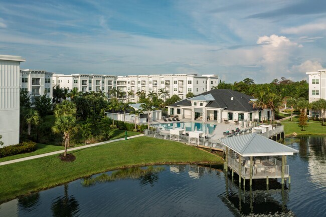 Building Photo - Oasis at Surfside