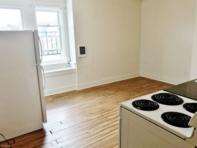 Building Photo - Studio, 1 bath  - 5622 Stanton Ave