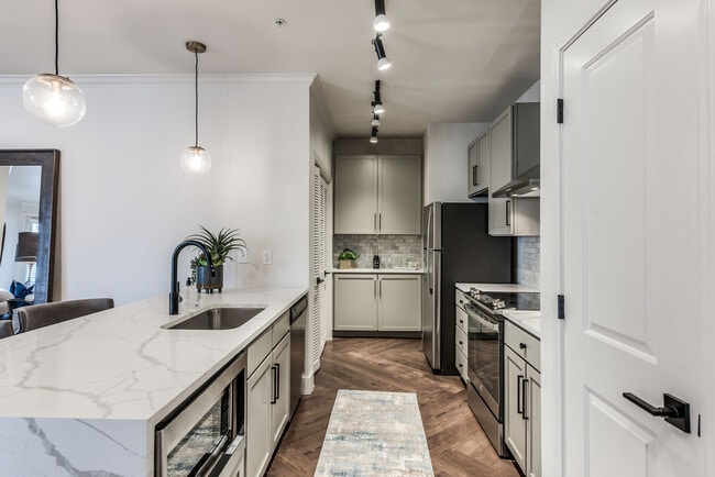 Foto del edificio - Now Leasing – Enjoy 2 Weeks Free Rent