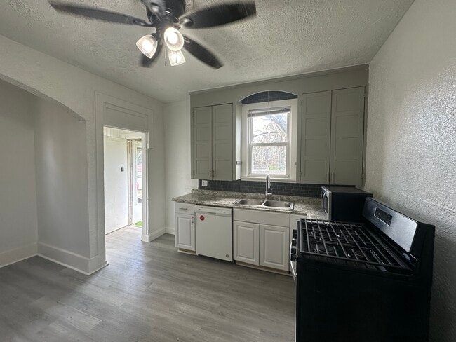 Cocina - 2037 Floral Ave