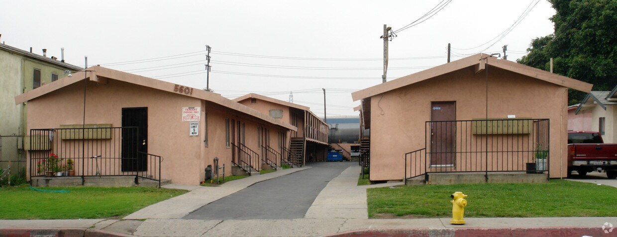 Foto del edificio - 5601 Maywood Ave