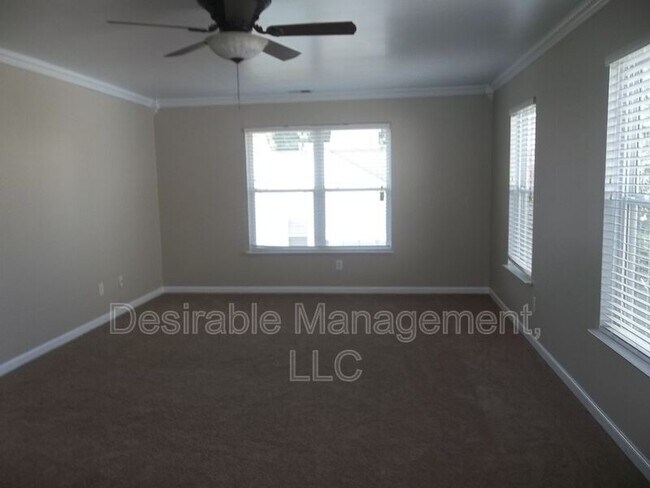 Foto del edificio - 300 High Point Rd