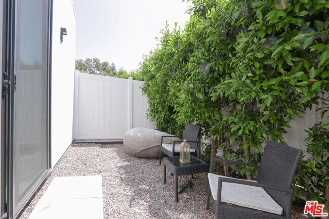 Foto del edificio - 5832 Tujunga Ave