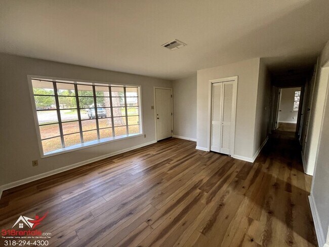 Foto del edificio - 5645 Knollcrest Dr