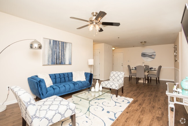 2BR, 2BA - 1,185 SF - Wynthrope Forest
