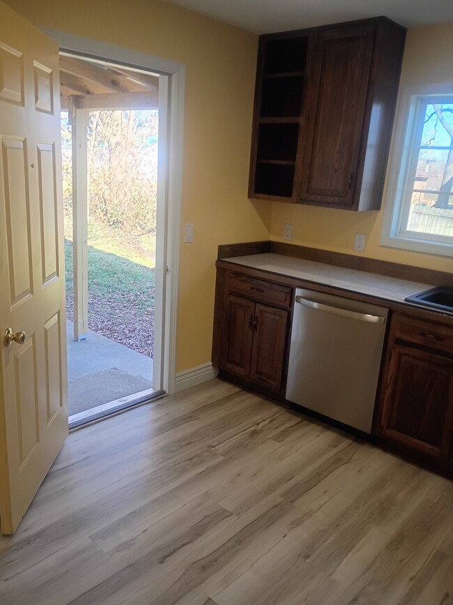 Building Photo - 914 Jackson St