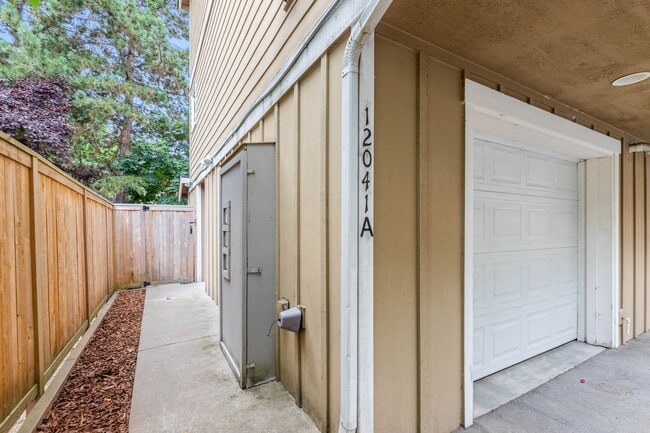 Building Photo - 3bd/2.5ba Seattle House