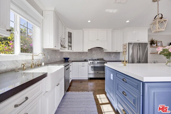 Foto del edificio - 4621 Allott Ave