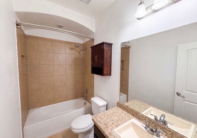 Foto del edificio - 1008 Edgewater Dr