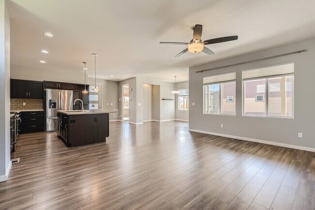 Foto del edificio - 10239 Southlawn Circle, Commerce City, CO,...