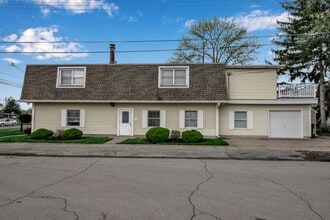 Building Photo - 825 Payne Ave