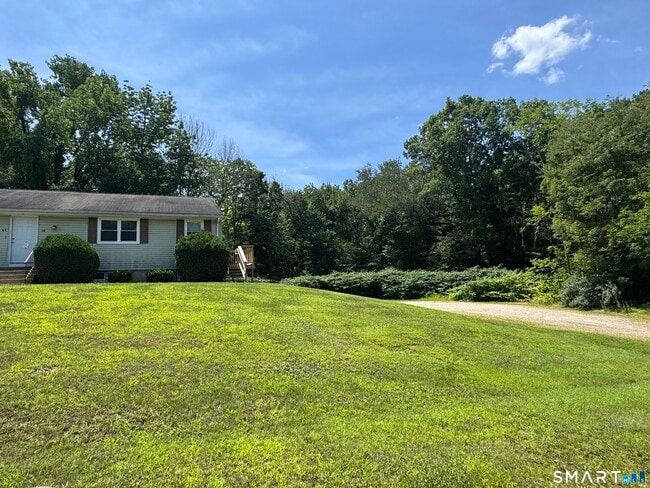 Building Photo - 8 White Oak Rd