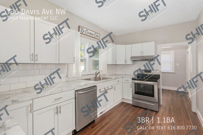 Foto del edificio - 735 Davis Ave NW