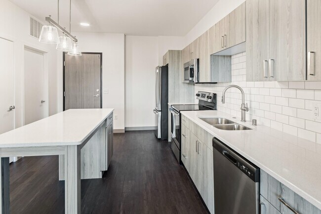 Foto del edificio - 2420 E Capitol Dr