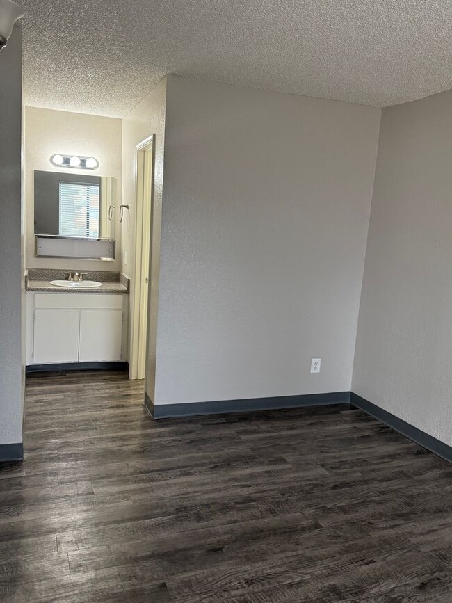 Photo - **MOVE IN SPECIAL**  Come and apply today!! Apartment