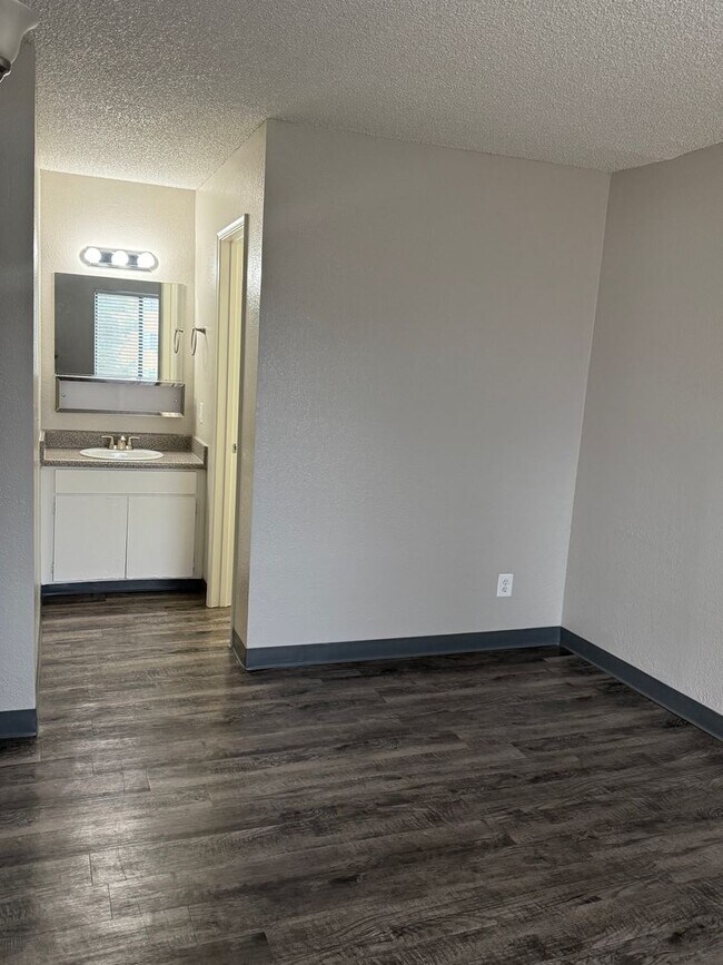 Foto del edificio - **MOVE IN SPECIAL**  Come and apply today!!