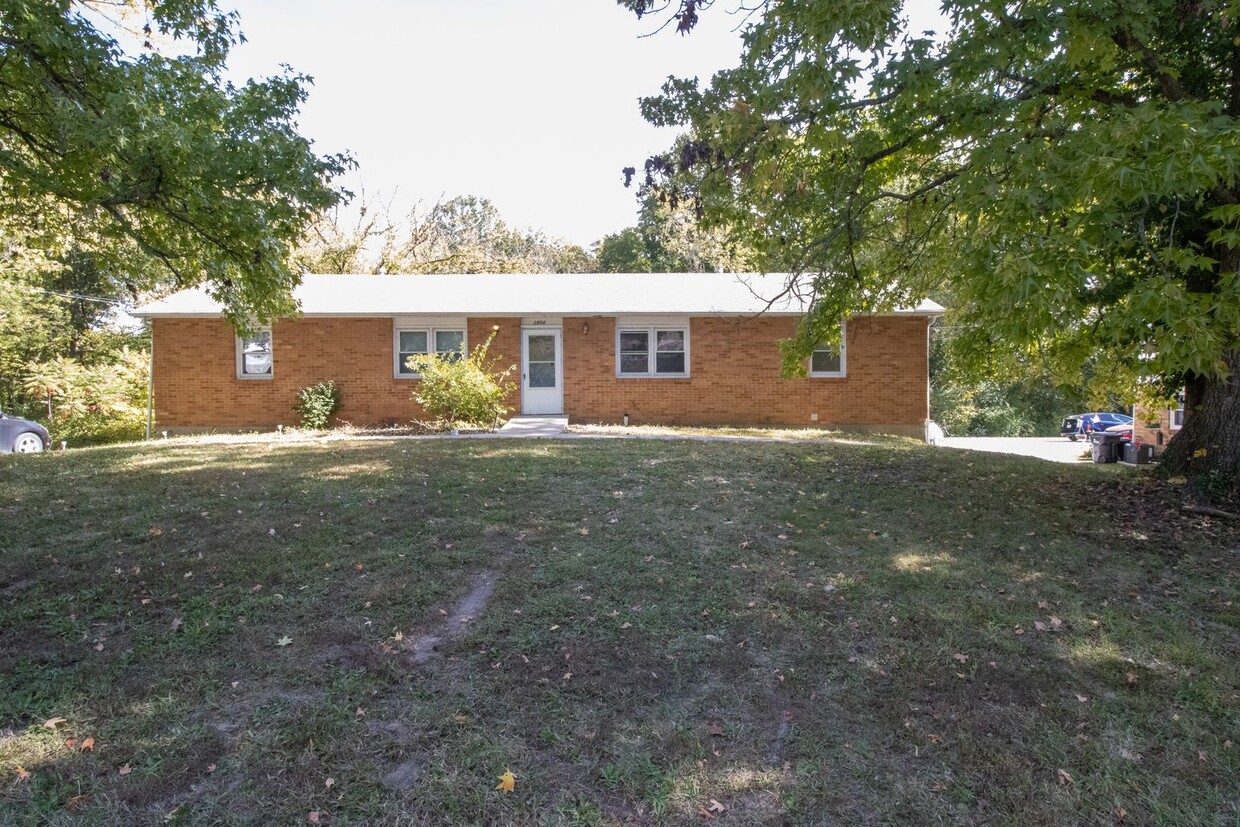 Primary Photo - 2804 Isherwood Dr