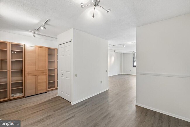 Building Photo - 1420 Locust St