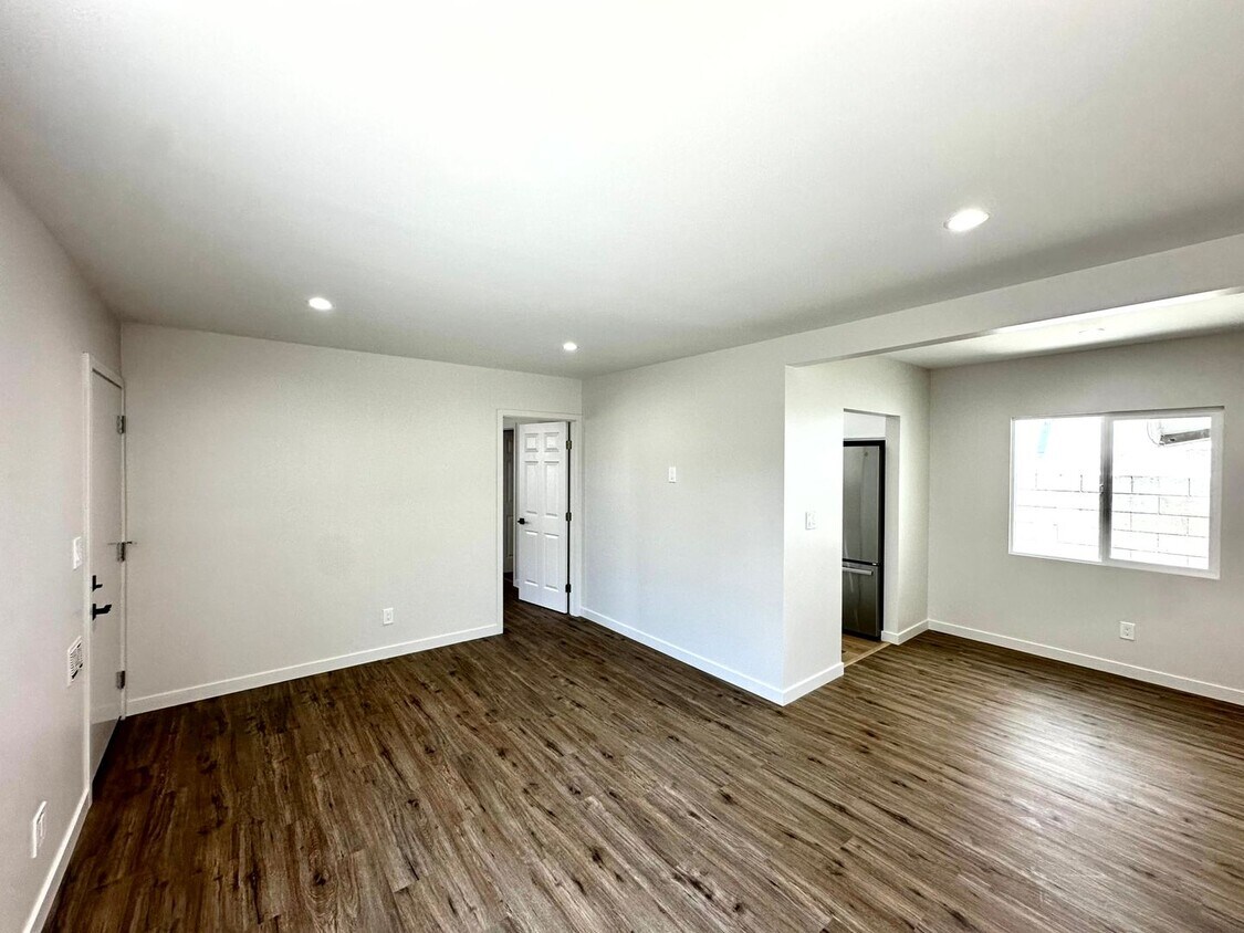 Primary Photo - 2302 N Frederic St