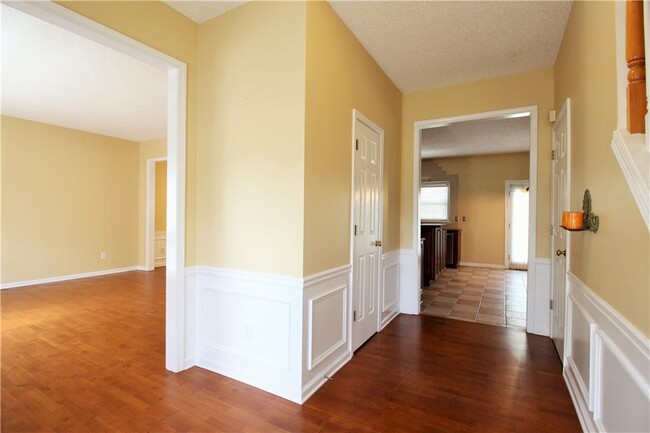 Building Photo - 3905 Lake Burton Dr NW