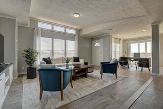 Building Photo - 1040 Monarch Dr