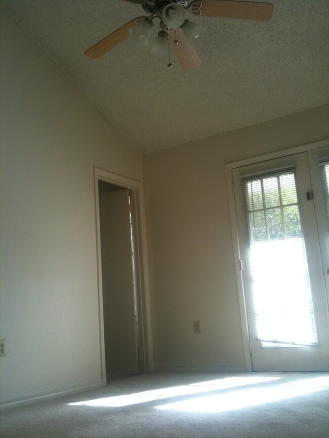 Building Photo - 3325 O'Neal Ln
