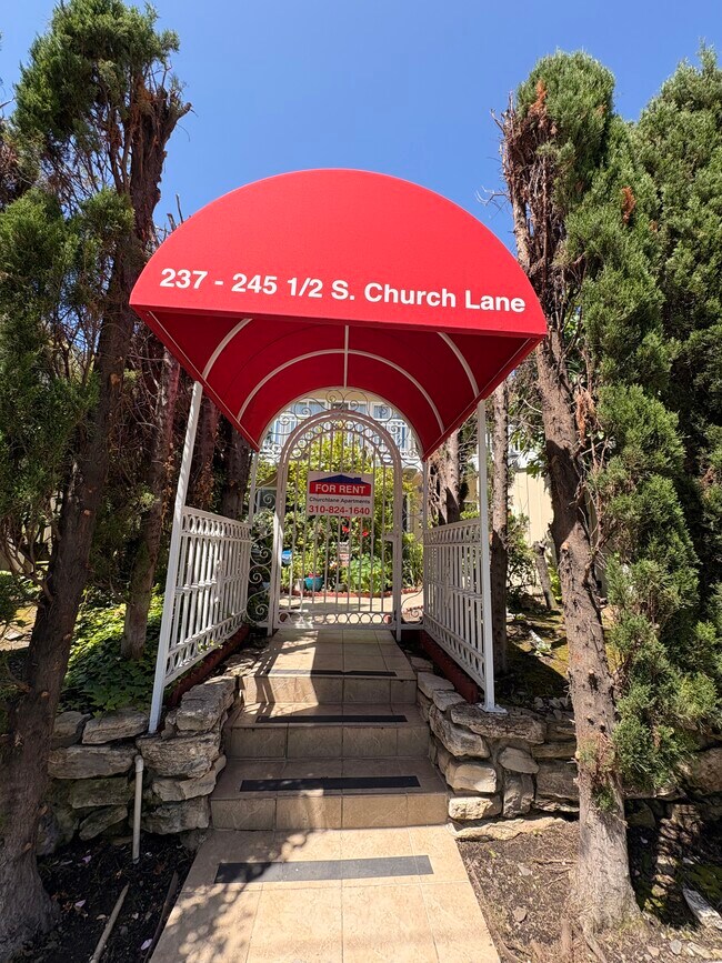 Entrada del edificio - 243 1/2 S Church Ln