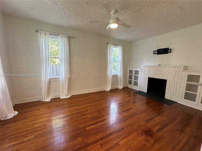 Building Photo - 411 SW 19th St