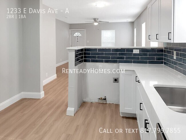 Building Photo - 1233 E Davis Ave