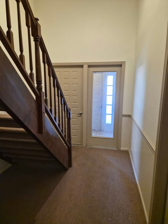Building Photo - 271 Southwick Ct