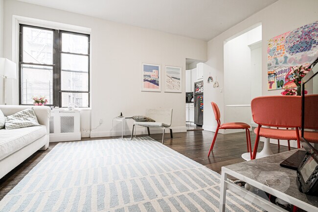 Building Photo - 526 W 111th St
