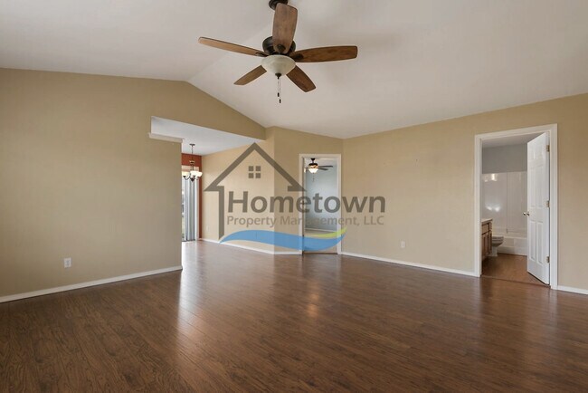 Foto del edificio - Spacious 3 Bedroom 2 bath Corner Lot Home with Private Fenced Backyard