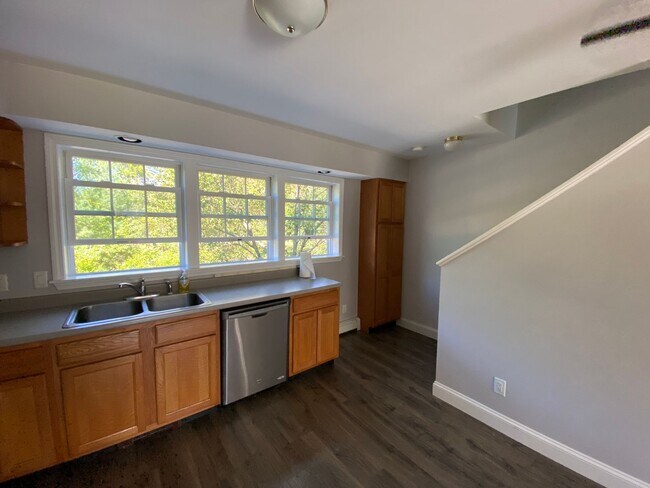 Building Photo - Beautiful Condo in Quiet Community in Manchester!