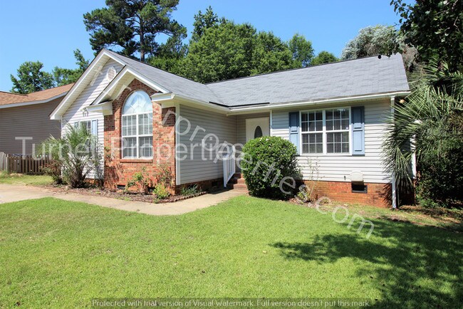 Building Photo - Nice 3 Bedroom w/Fenced Backyard in Columbia