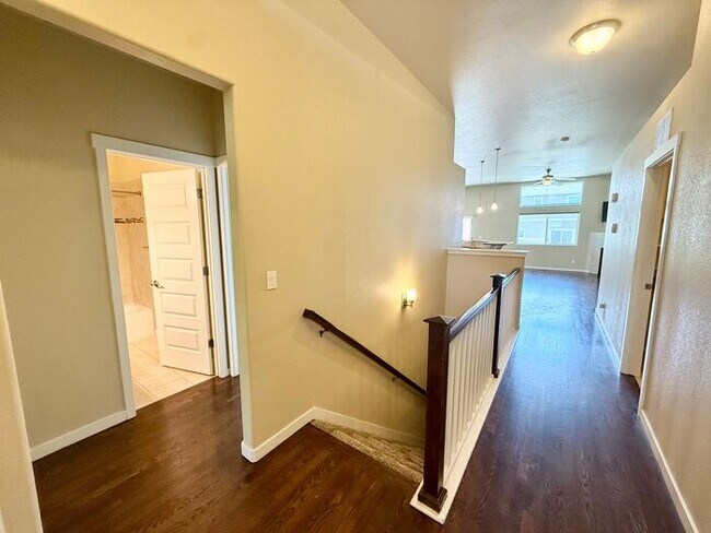 Foto del edificio - Beautifully Maintained 5 Bed, 3 Bath Home in Loveland!