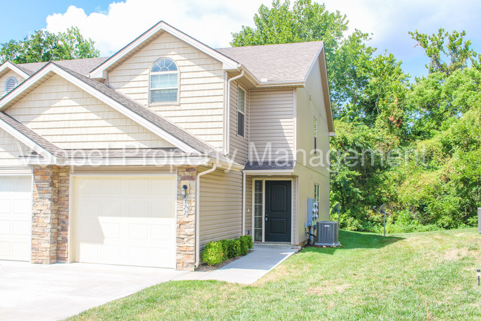 Foto principal - 3 Bedroom 2.5 Bath North KC Townhome